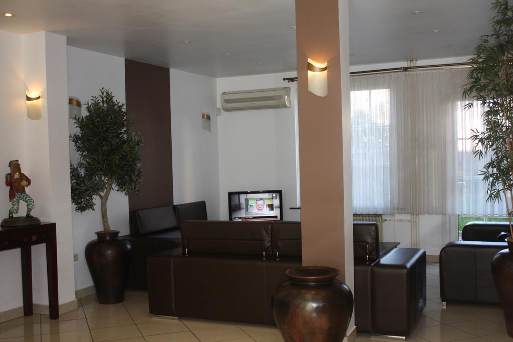 Hotel Plasky Schaerbeek المظهر الخارجي الصورة