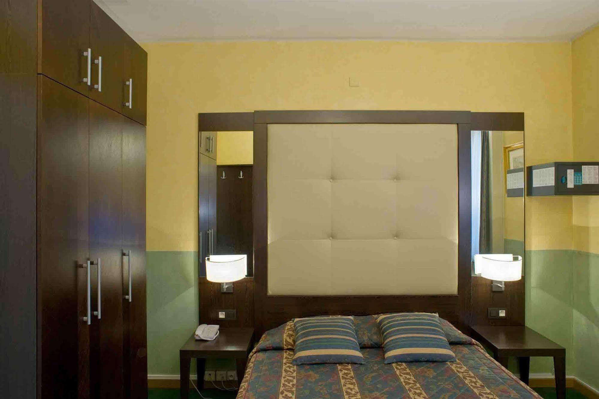 Hotel Plasky Schaerbeek المظهر الخارجي الصورة