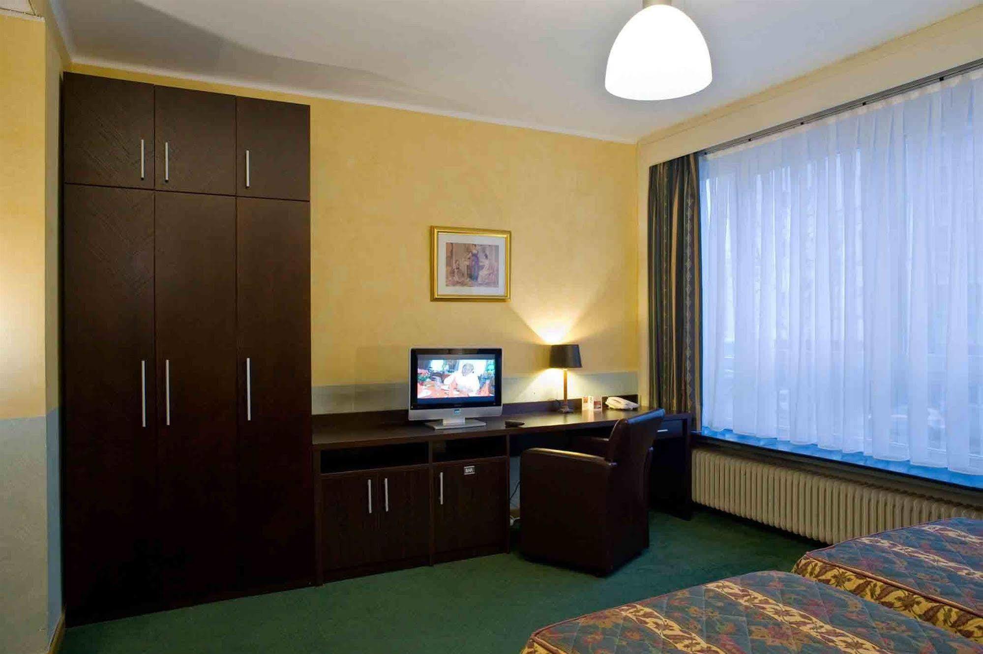 Hotel Plasky Schaerbeek المظهر الخارجي الصورة